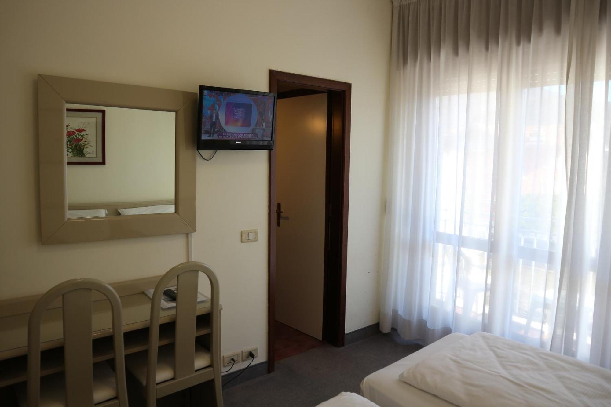 Hotel Bristol Riva del Garda Exterior photo