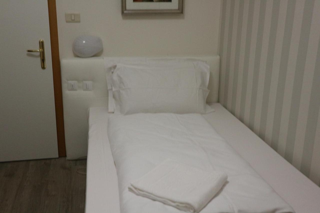 Hotel Bristol Riva del Garda Exterior photo